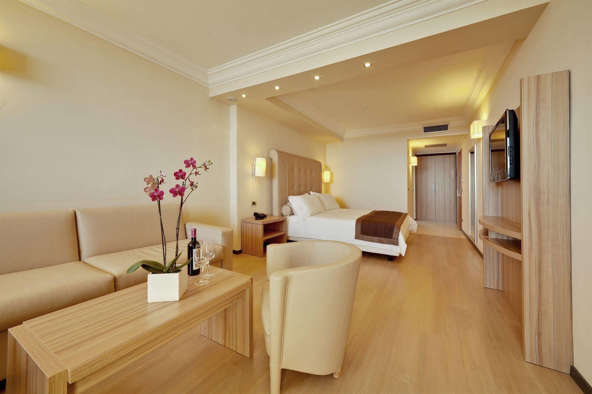Nyala Suite Hotel Санремо Экстерьер фото