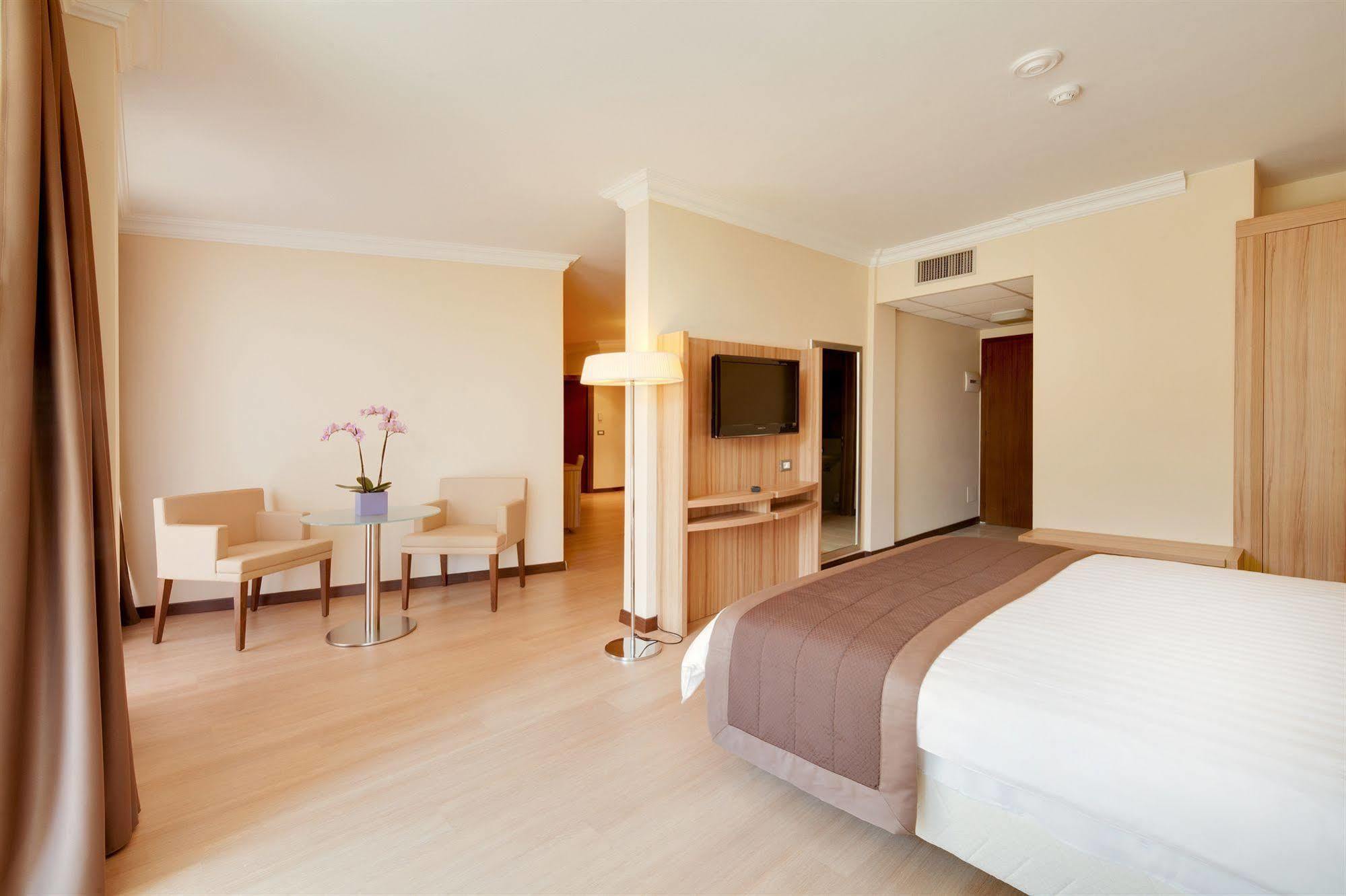 Nyala Suite Hotel Санремо Экстерьер фото